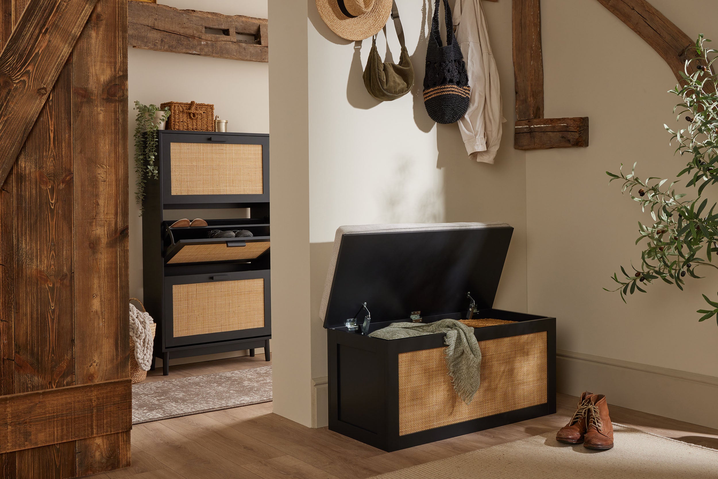 Cele Mai Bune Piese de Mobilier Multifuncționale pentru Depozitare Inteligentă